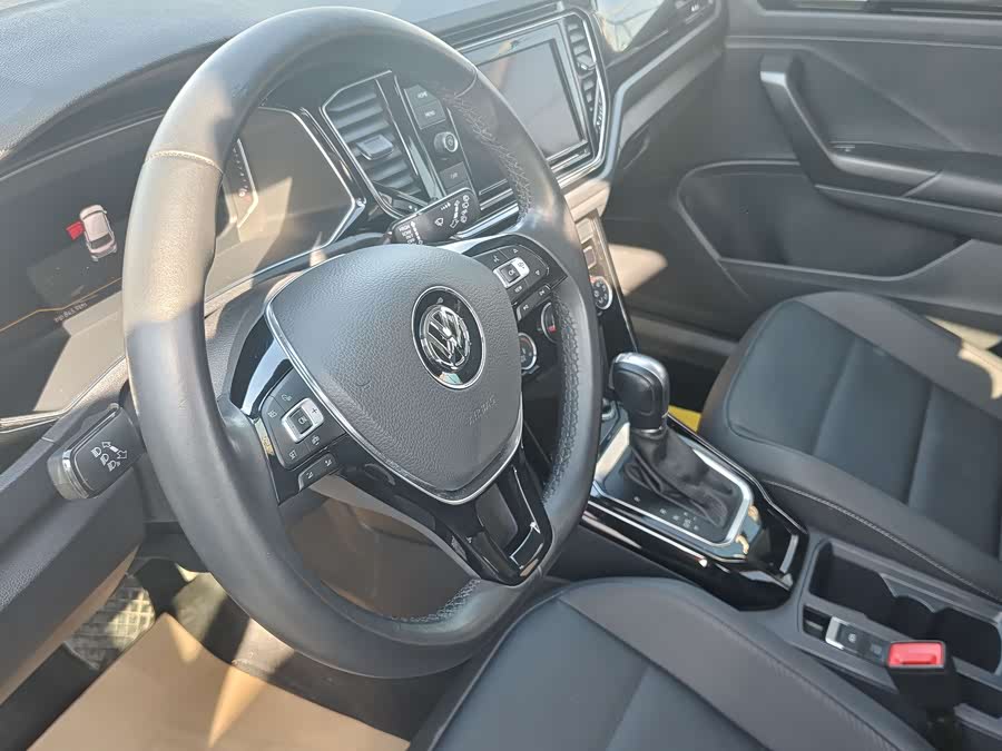 Volkswagen T-Roc 2020 car image #10