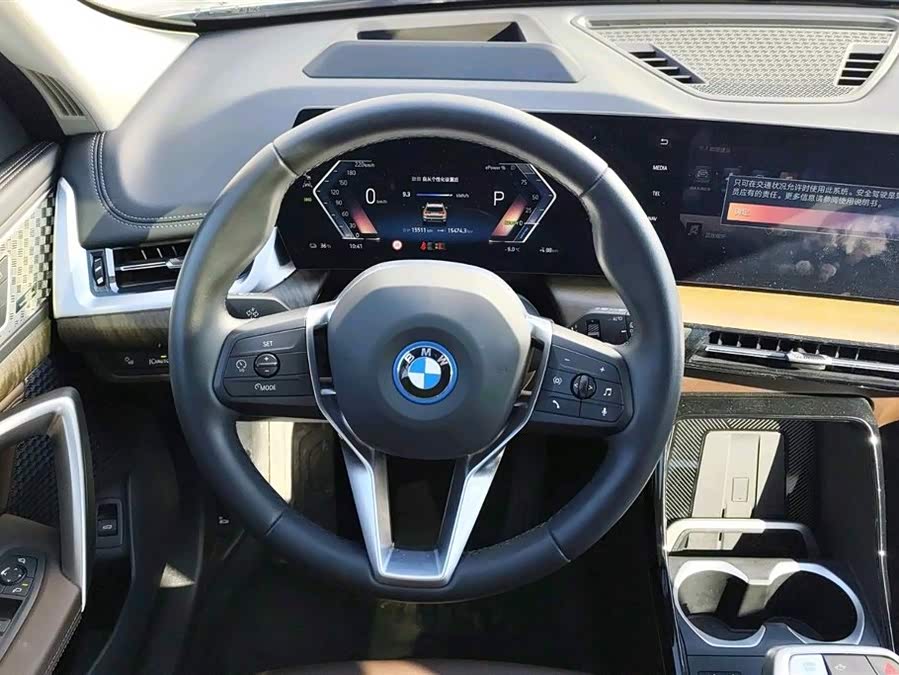 BMW iX1 2025 car image #10