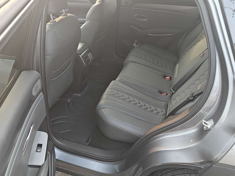 BYD SongL DM-i 2024 car image #10