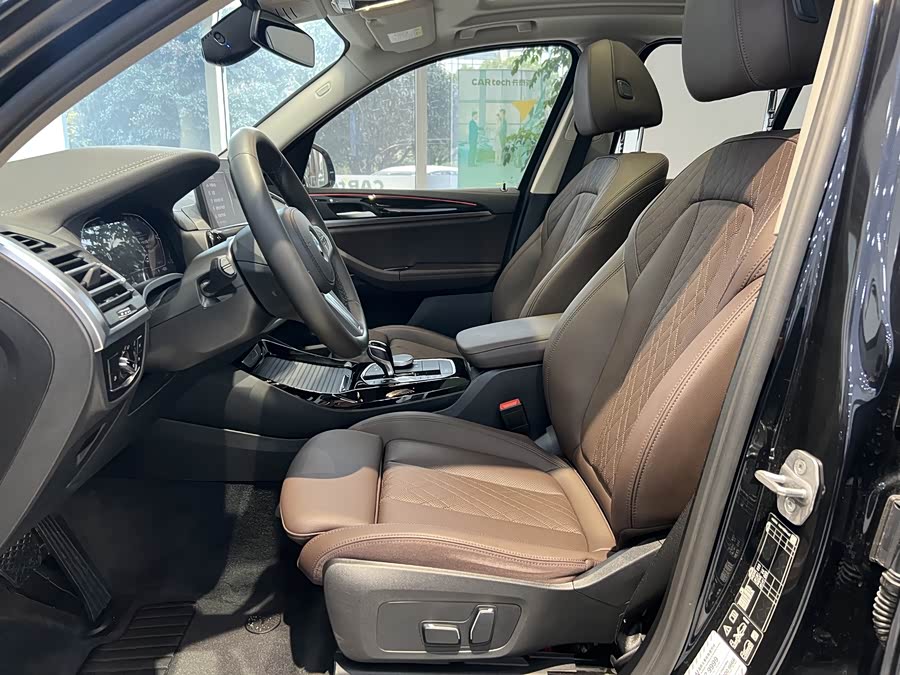 BMW X3 2024 immagine di auto #10