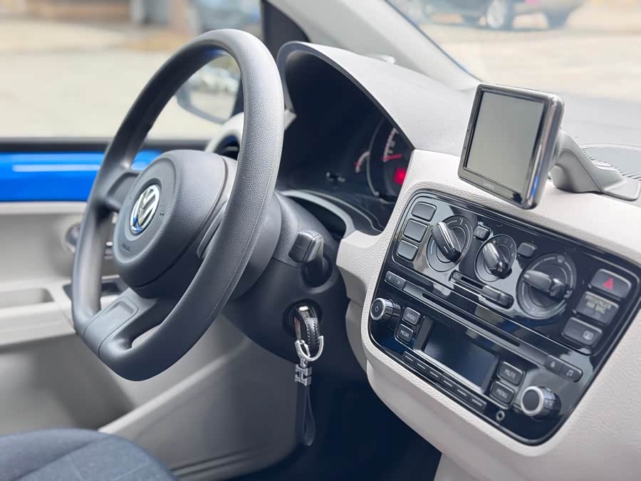 Volkswagen up! 2016 immagine di auto #10