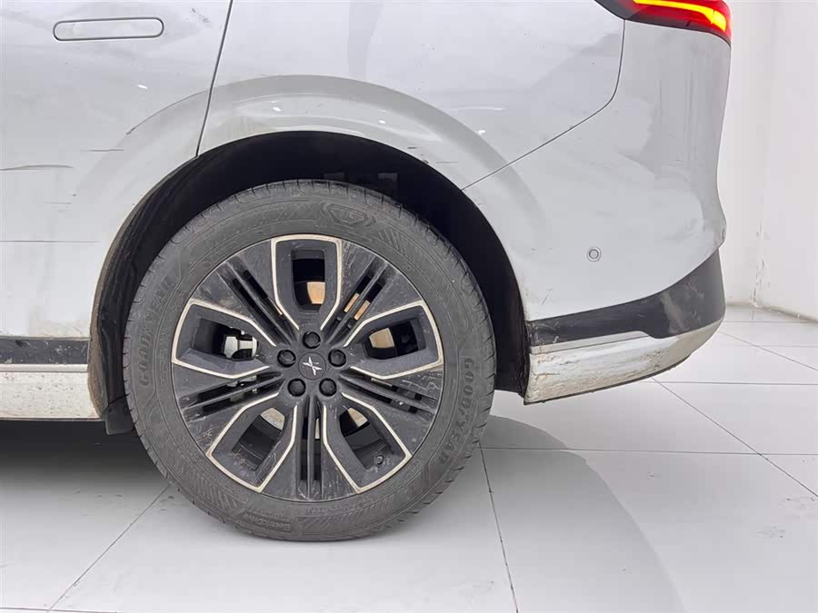 Xpeng G9 2025 صورة سيارة #10