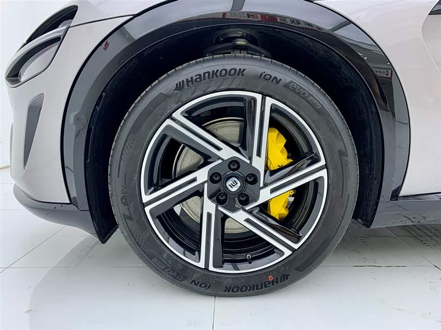 MI YU7 2025 car image #10