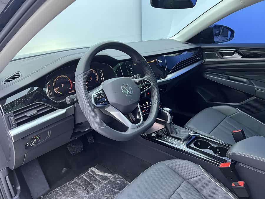 Volkswagen Passat 2024 immagine di auto #10