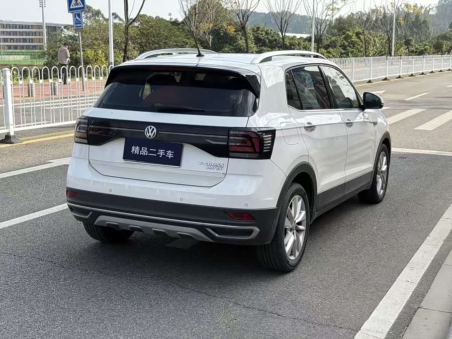 Volkswagen T-Cross 2019 #10 Volkswagen T-Cross 2019 car image #10