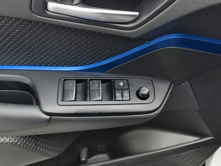 Toyota C-HR 2022 car image #10