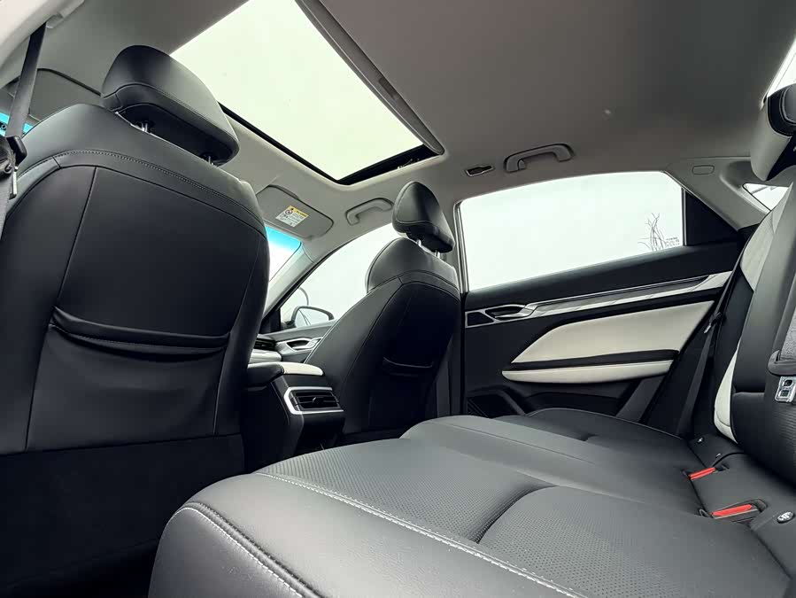 GEELY Emgrand L 2022 immagine di auto #10