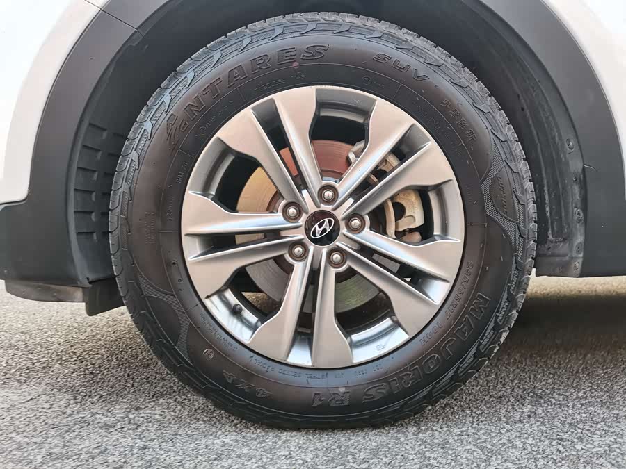 Hyundai Santa Fe 2013 car image #10