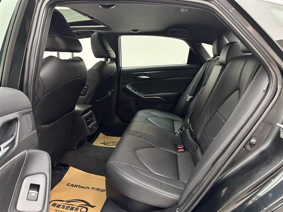 Toyota Avalon 2023 car image #10