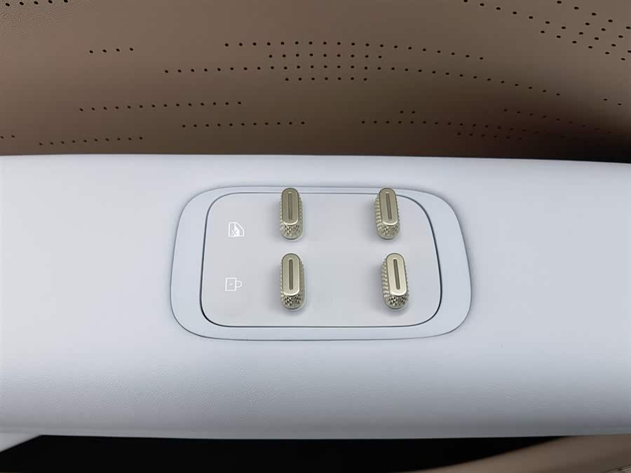 Avatr 07 2024 car image #10