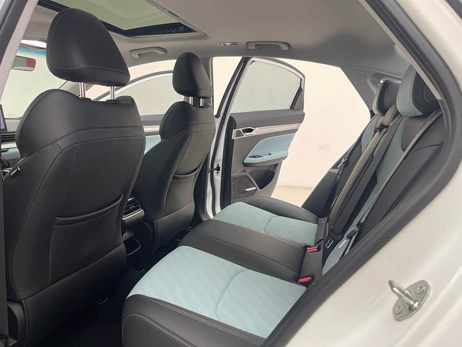 GEELY Emgrand L 2022 car image #10