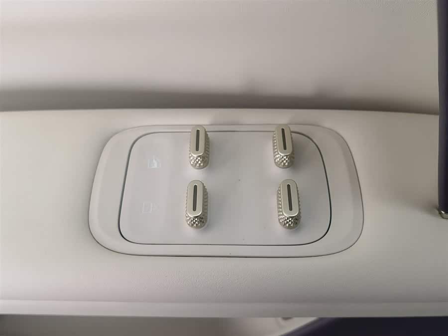 Avatr 06 2025 car image #10