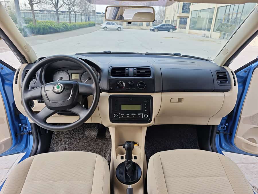 Skoda Fabia 2013 image de voiture #10