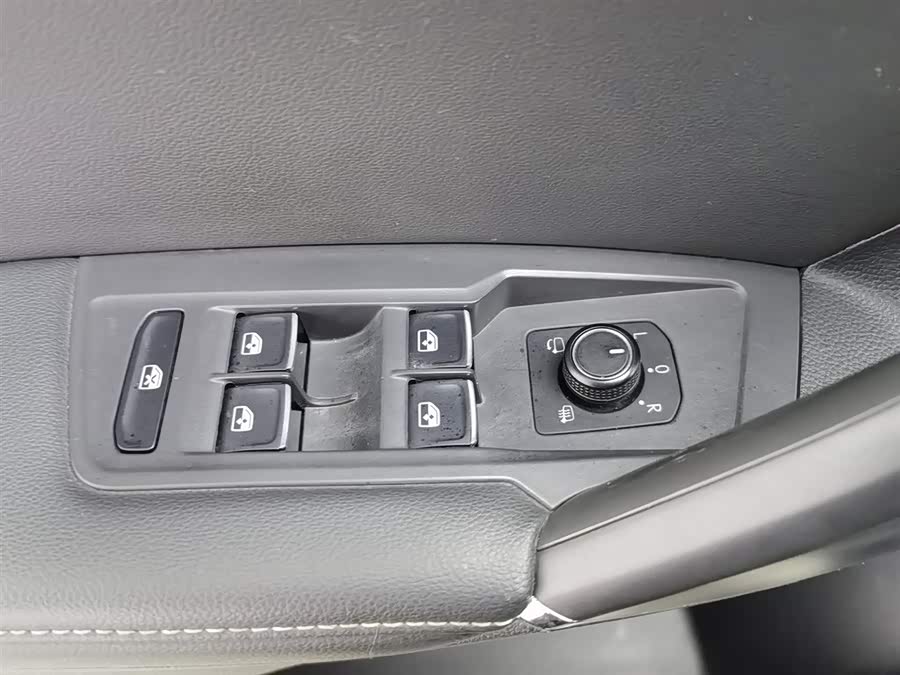 Volkswagen Tiguan L New Energy 2020 изображение автомобиля #10