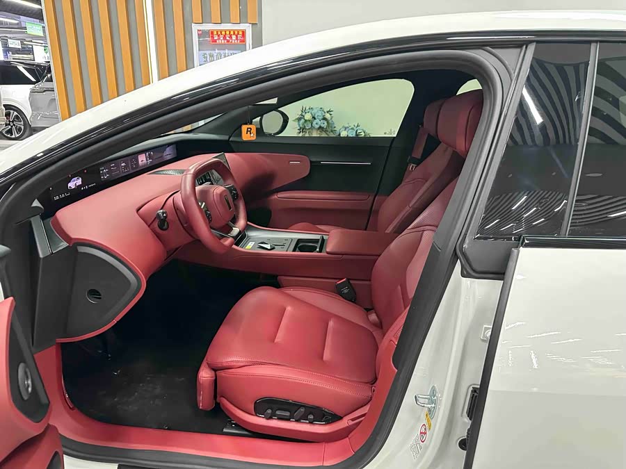 Avatr 12 2025 car image #10