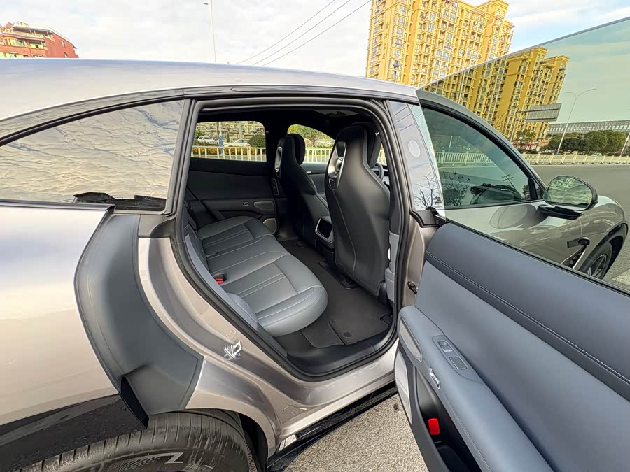 MI YU7 2025 image de voiture #10