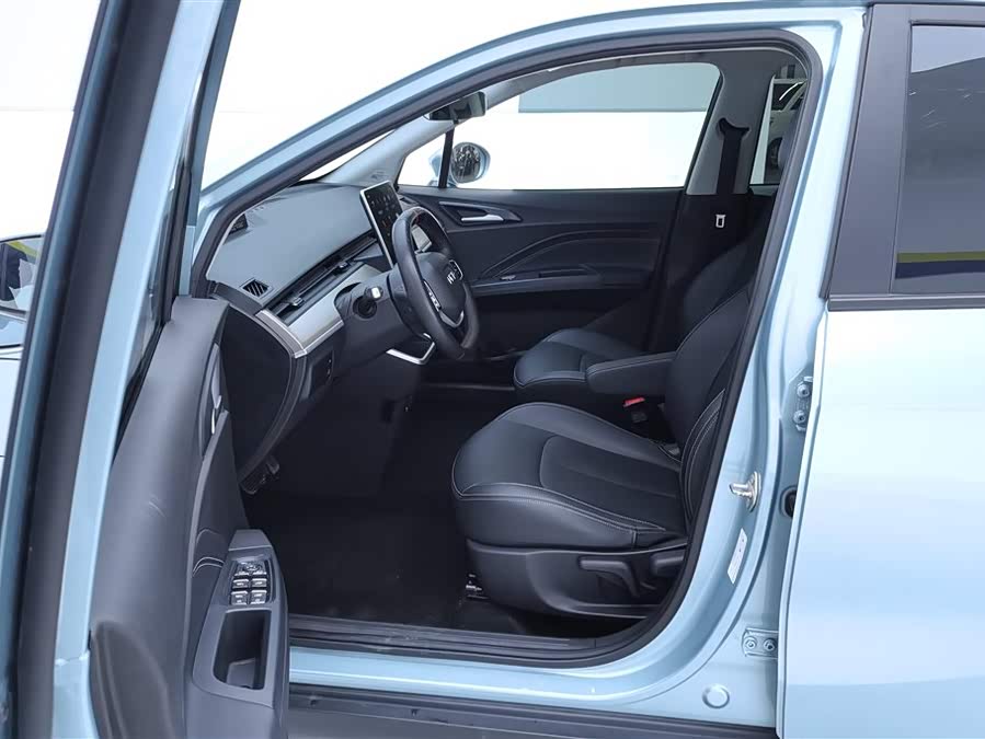 哪吒汽车 哪吒V 2022 #10 哪吒汽车 哪吒V 2022 汽车图片 #10