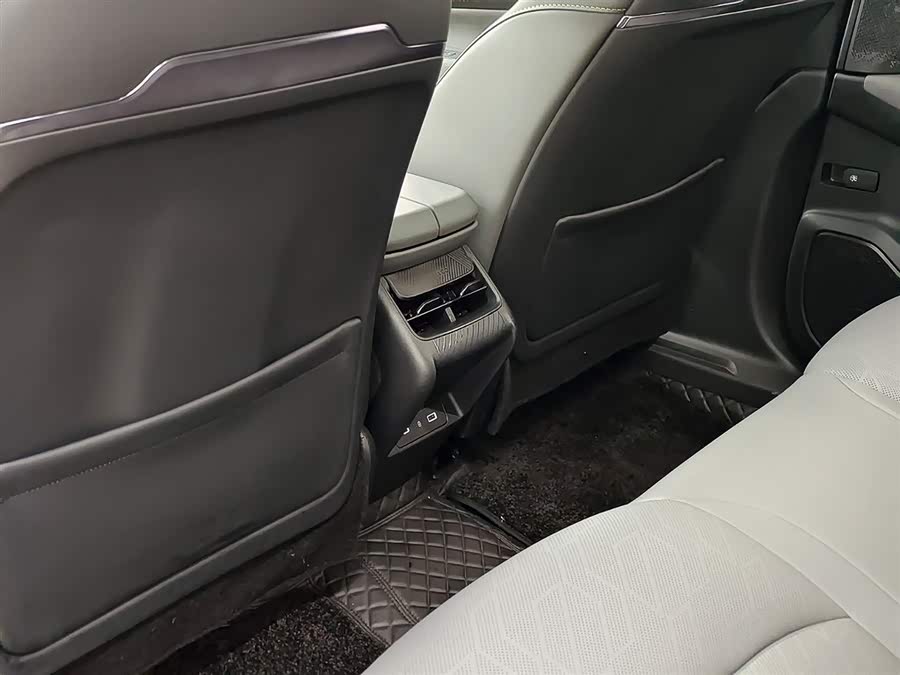 Lynk & Co 08 EM-P 2025 car image #10
