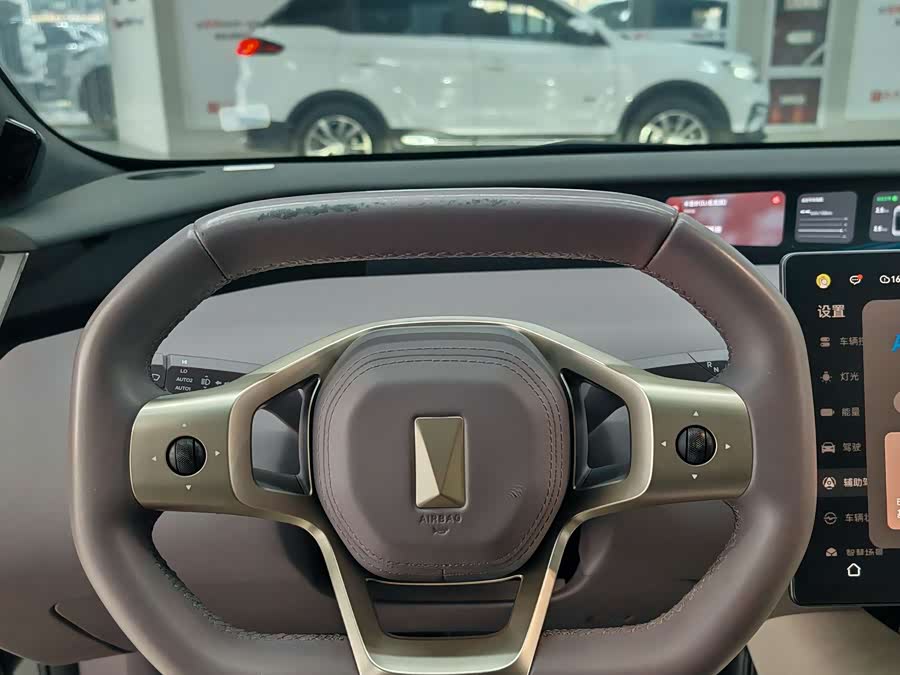 Avatr 12 2023 car image #10