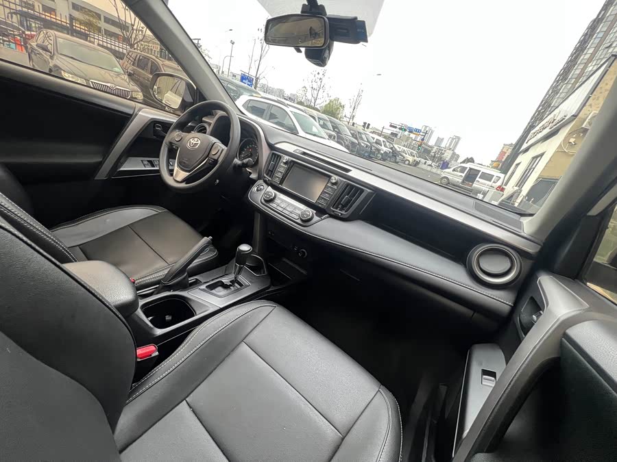 Toyota RAV4 2019 #10 Toyota RAV4 2019 car image #10