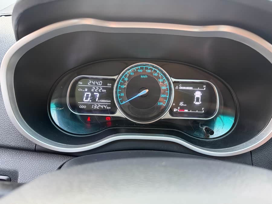 SWM斯威汽车 SWM斯威X3 2019 #10 SWM斯威汽车 SWM斯威X3 2019 汽车图片 #10