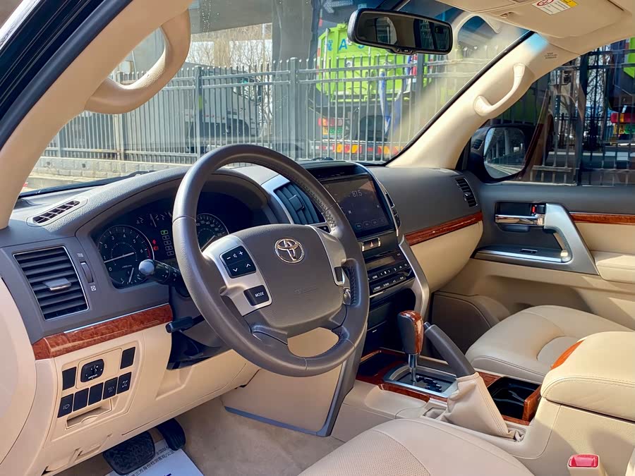 Toyota Land Cruiser 2015 #10 Toyota Land Cruiser 2015 car image #10