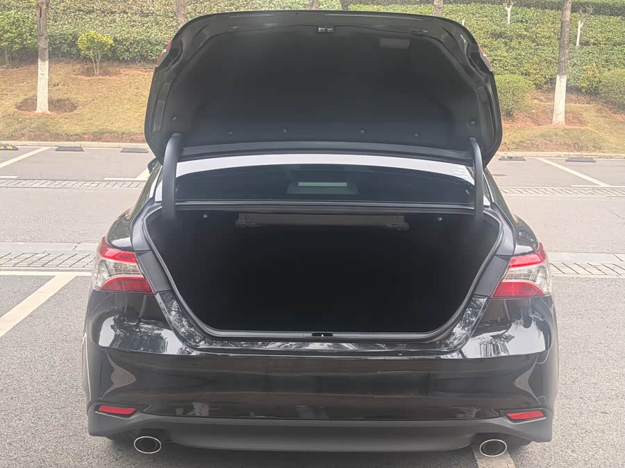 Toyota Camry 2022 immagine di auto #10