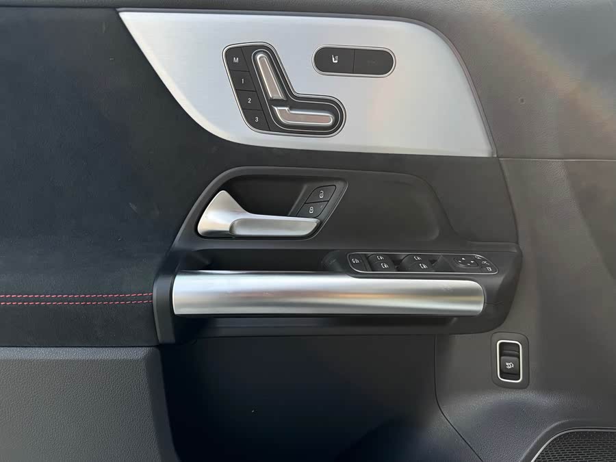 Mercedes-Benz GLA AMG 2025 immagine di auto #10