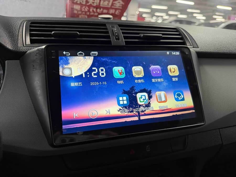 Skoda Fabia 2019 immagine di auto #10