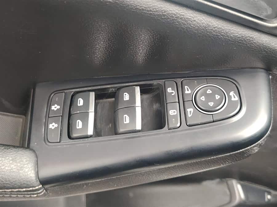 BYD Tang 2018 изображение автомобиля #10