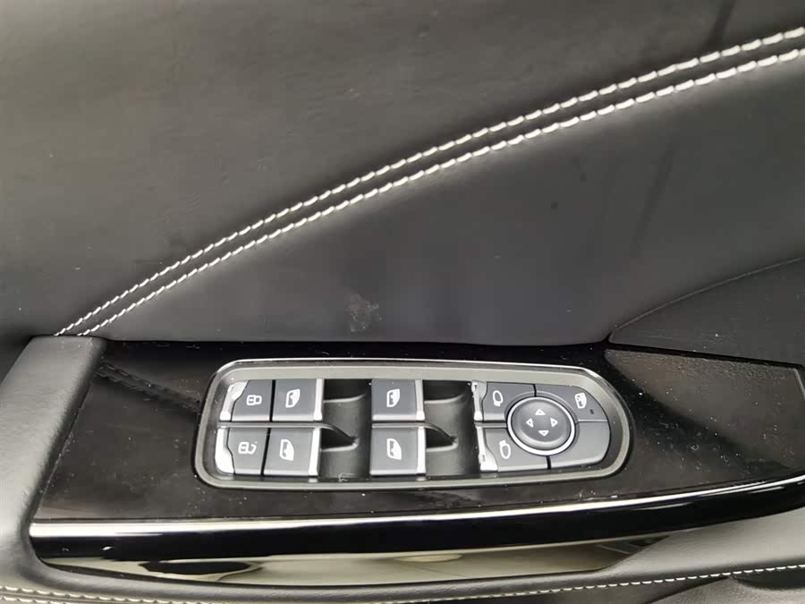 哪吒汽车 哪吒U 2022 #10 哪吒汽车 哪吒U 2022 汽车图片 #10