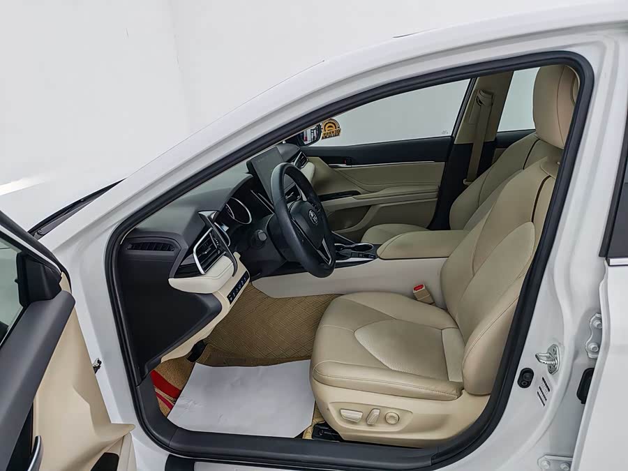 Toyota Camry 2023 immagine di auto #10