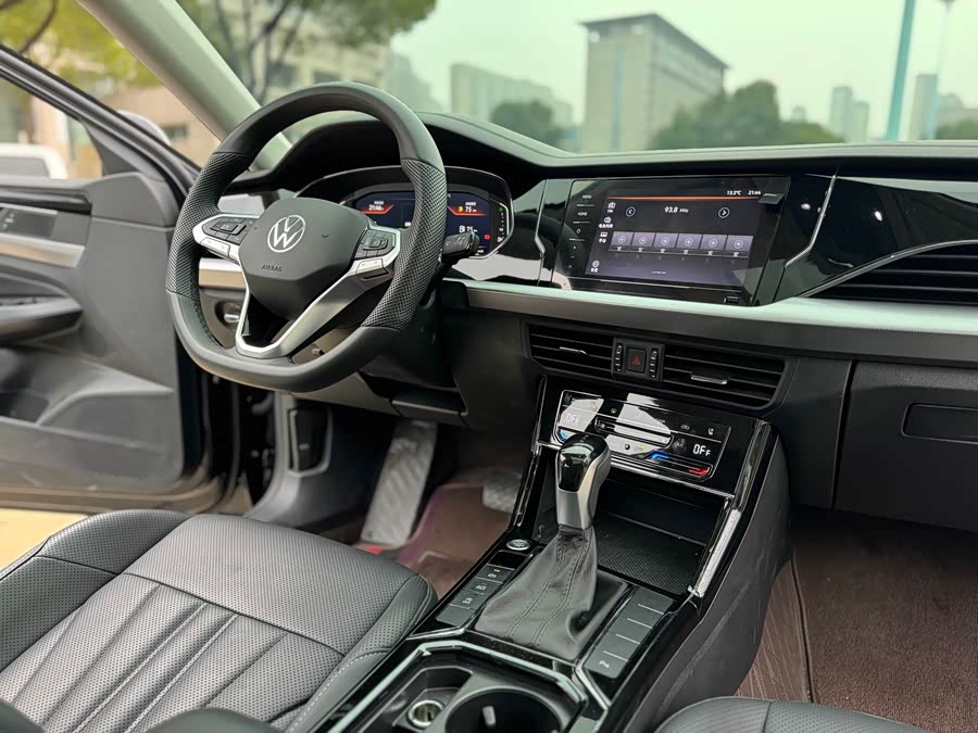 Volkswagen Passat 2025 car image #10