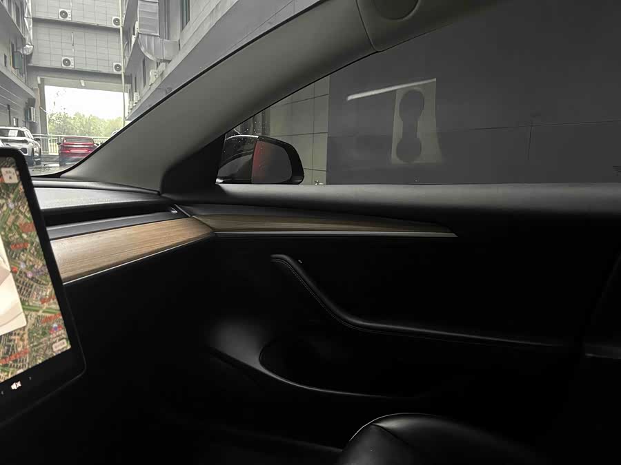 Tesla Model 3 2023 car image #10