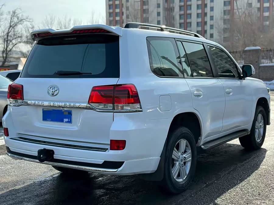 Toyota Land Cruiser 2011 car image #10