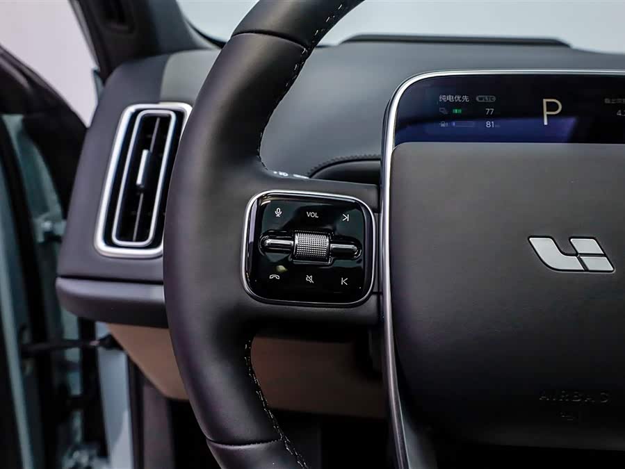 Li L6 2025 image de voiture #10