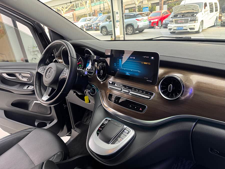 Mercedes-Benz V Class 2022 car image #10