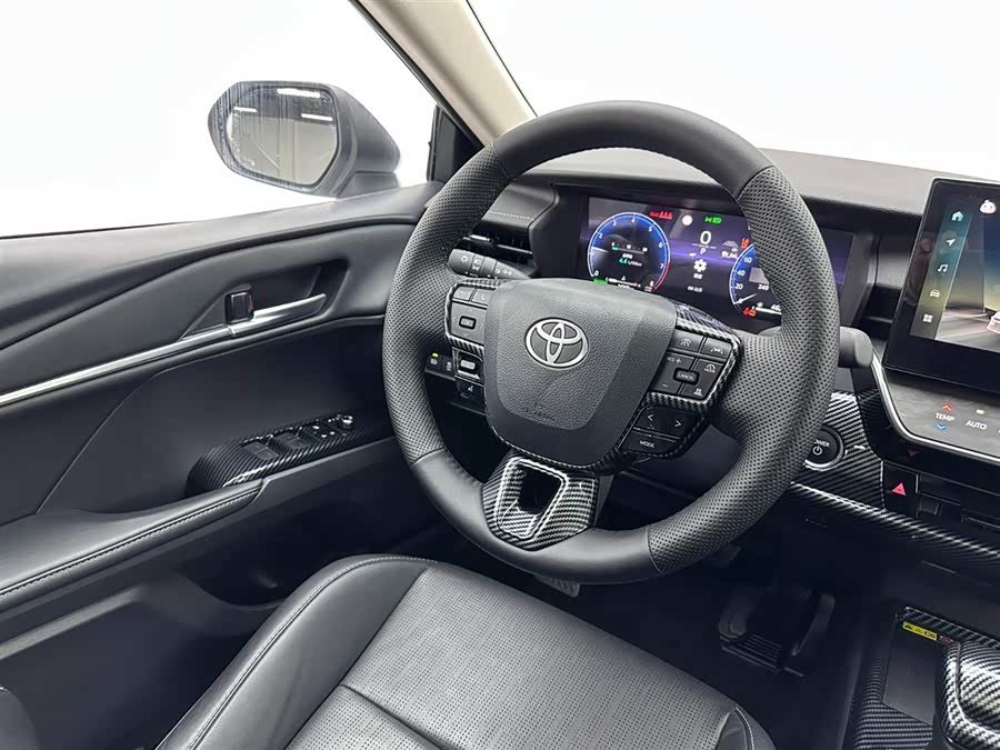 Toyota Camry 2025 صورة سيارة #10