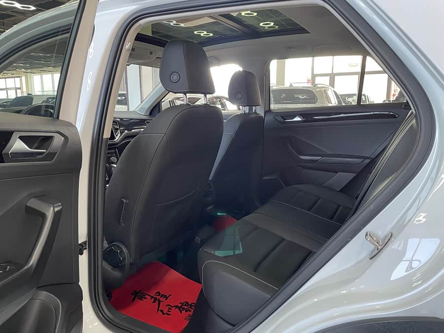 Volkswagen T-Roc 2022 car image #10