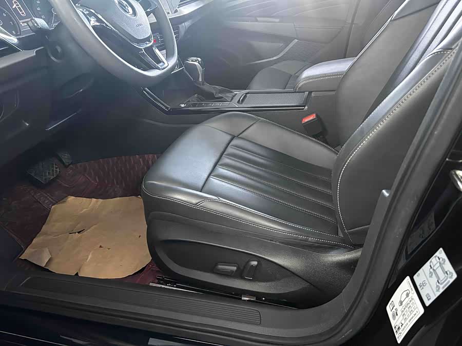 Volkswagen Passat 2021 car image #10