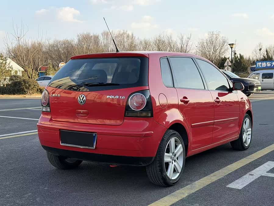 Volkswagen Polo 2010 car image #10