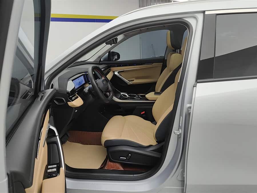 GEELY Boyue L 2024 car image #10