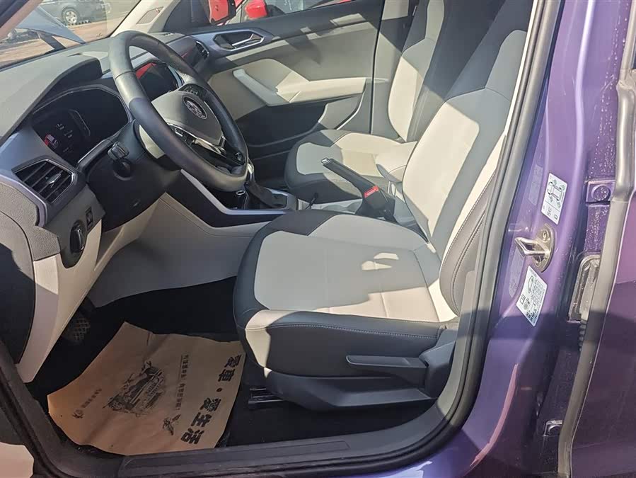 Volkswagen T-Cross 2019 car image #10