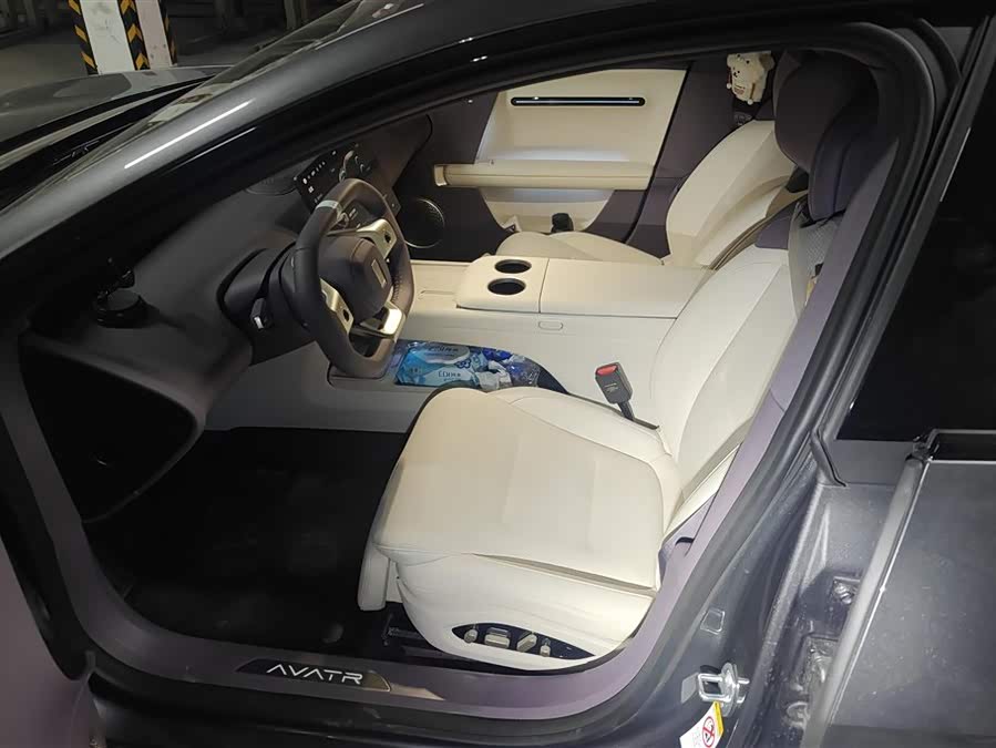 Avatr 06 2025 car image #10