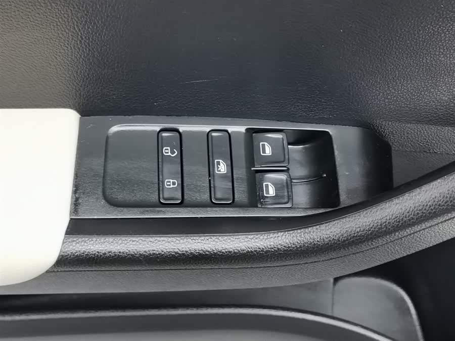 Skoda Fabia 2016 immagine di auto #10