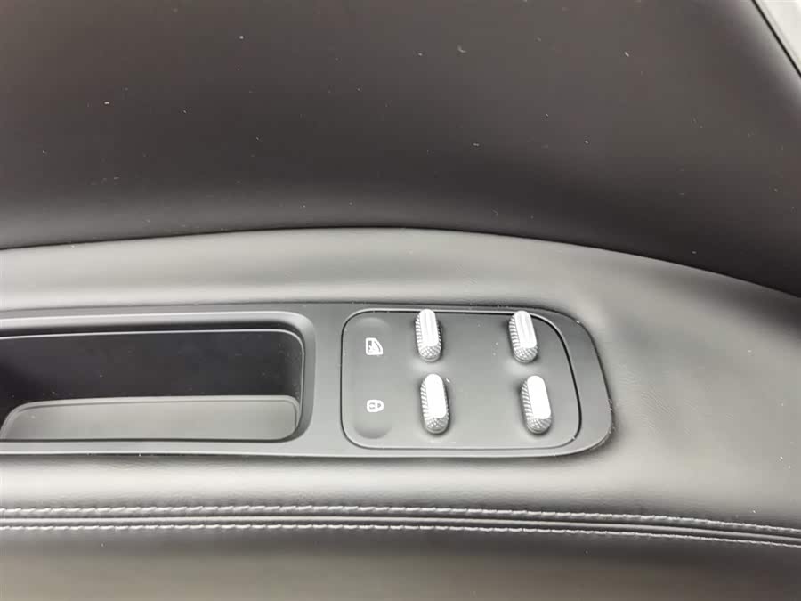 Avatr 11 2023 car image #10