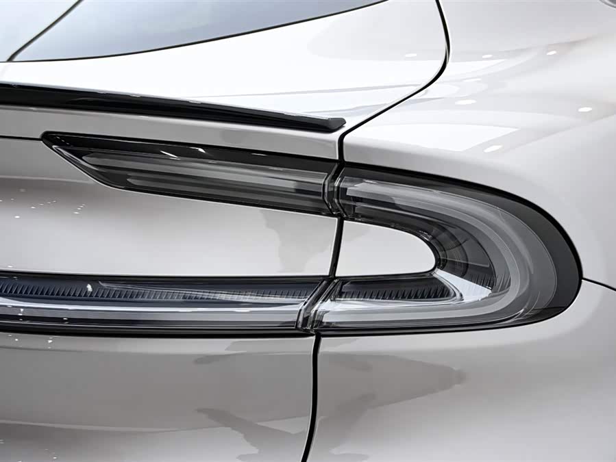 MI YU7 2025 image de voiture #10