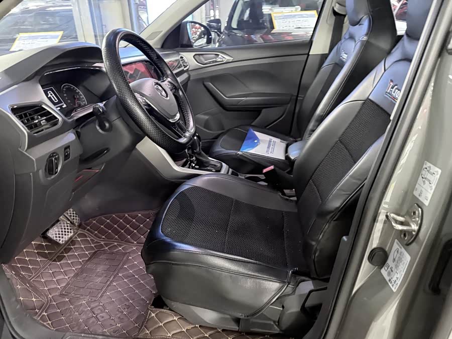 Volkswagen T-Cross 2019 car image #10