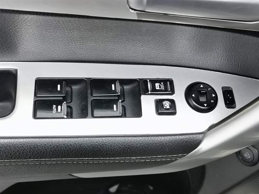 起亚 索兰托 2011 汽车图片 #10