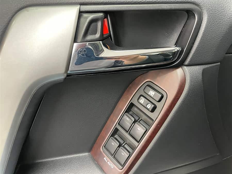 Toyota Land Cruiser Prado 2017 car image #10